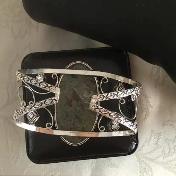 🌹HOST PICK🌹- BLOODSTONE LARGE STONE SILVER PLATED BRACELET - Picture 5 of 5